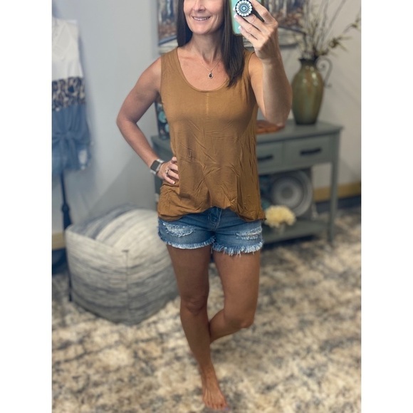 ❤️‍🔥Scoop Neck Floaty Sleeveless Round Hem Tank 1819 - Picture 3 of 7